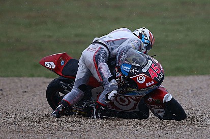 Серфинг на мотоцикле. Такой аварии в MotoGP вы еще не видели