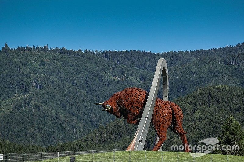 Vista y  escultura de Toro