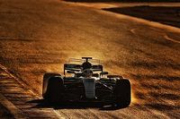 Ultrapassagens ser&atilde;o problema em 2017, avisa Hamilton