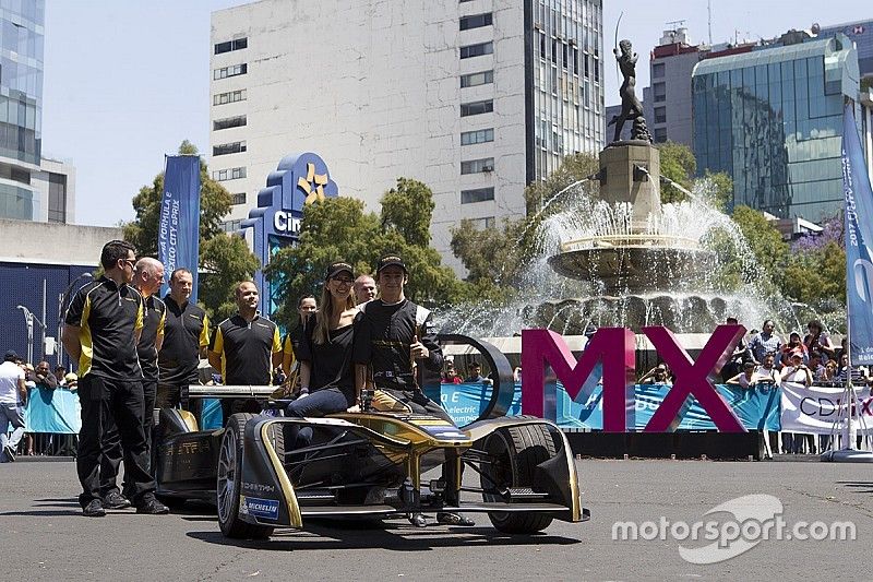 Esteban Gutiérrez, Techeetah con su esposa y el equipo