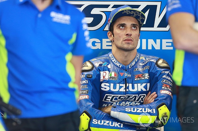 Aterrizaje de emergencia para Andrea Iannone; su novia fumaba en el avión