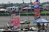 ¿Debe la bandera confederada estar en los circuitos de NASCAR?