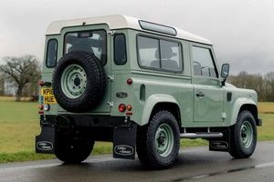 &iquest;Cu&aacute;nto vale el &uacute;ltimo Land Rover Defender Classic construido?