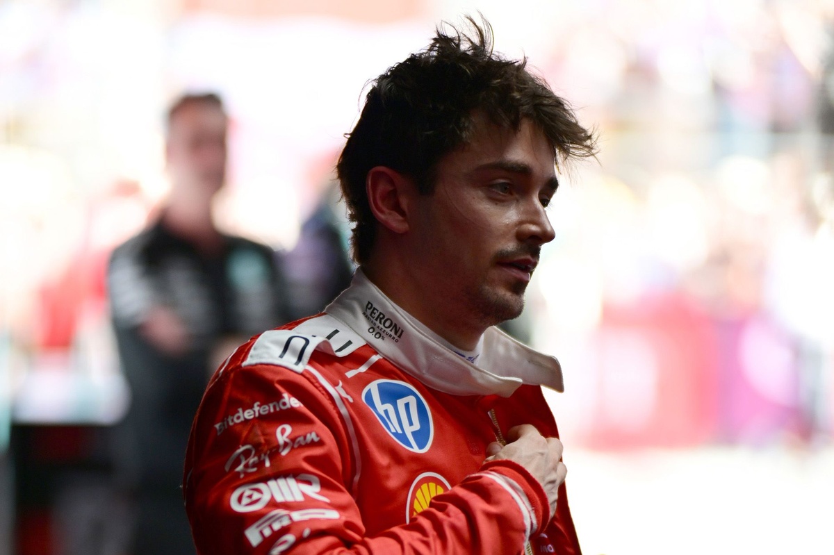 Leclerc quiere más que un podio: "Sonrío, pero no estoy contento"