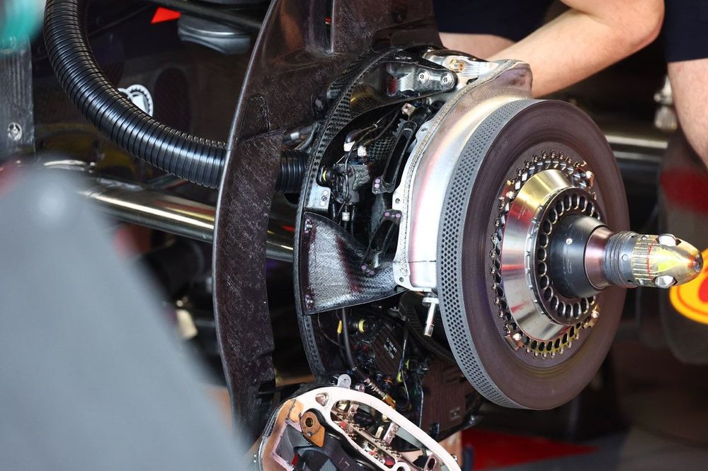 Detalle del freno delantero del Red Bull Racing RB20 