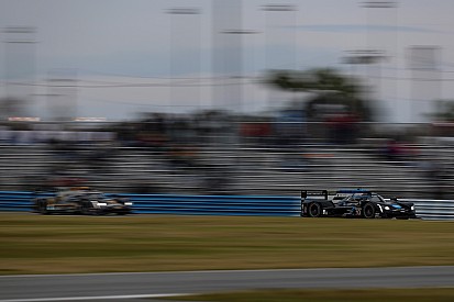 Rolex 24, Hour 22: Alonso leads Nasr before red flag
