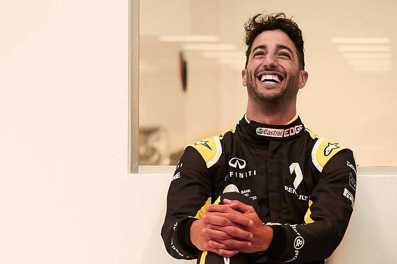 Daniel Ricciardo se estrena el mono de Renault F1