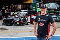 NASCAR Brasil: Beto Monteiro ‘volta e estreia’ na categoria e dá conselho a jovens que buscam carreira nos EUA