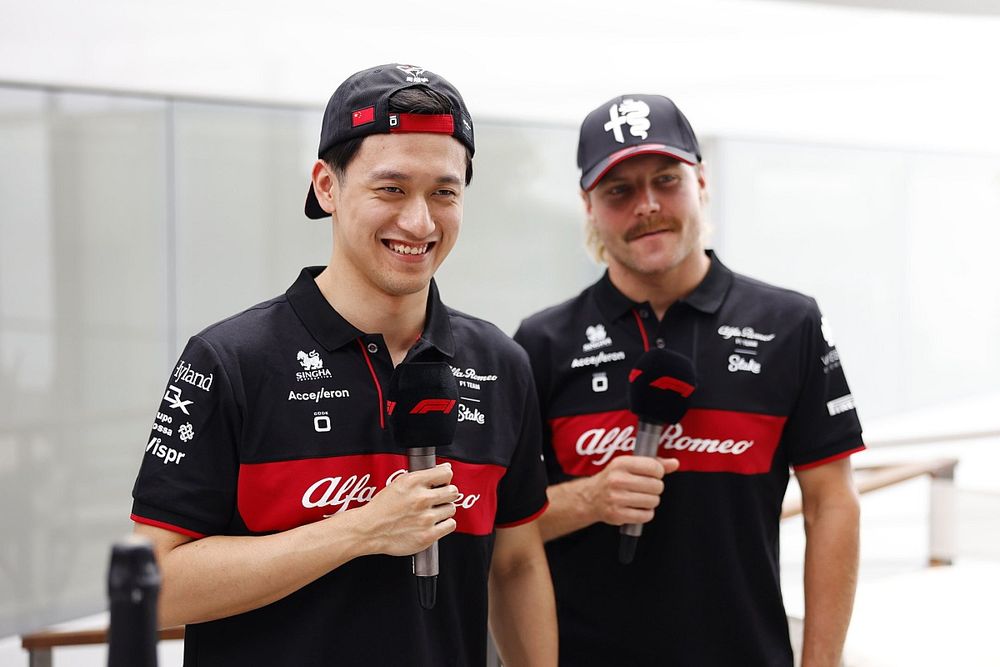 Zhou Guanyu, Alfa Romeo F1 Team,  Valtteri Bottas, Alfa Romeo F1 Team 