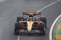McLaren domina una FP3 marcada de nuevo por el fuego y banderas rojas