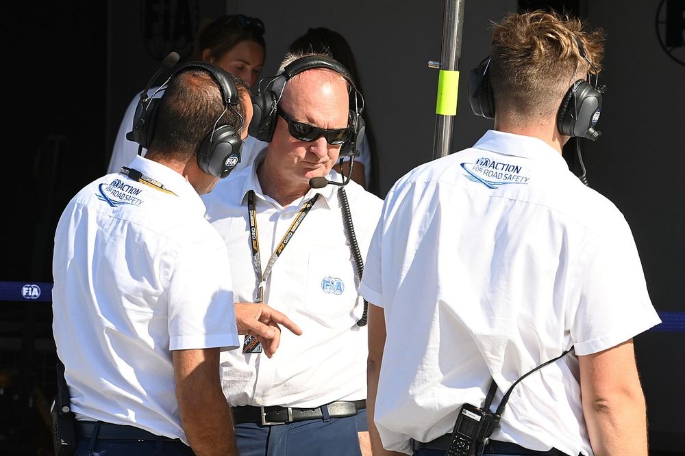 Miembros de la FIA en el trabajo