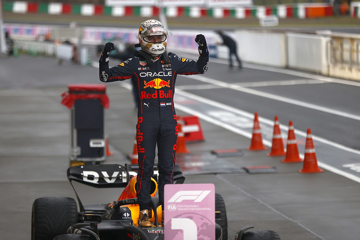 1/18 フェルスタッペン　別注　日本GP チャンピオン　角田移籍記念値下げ中 Amazon | スパーク 1/18 レッドブル F1 RB18 #1
