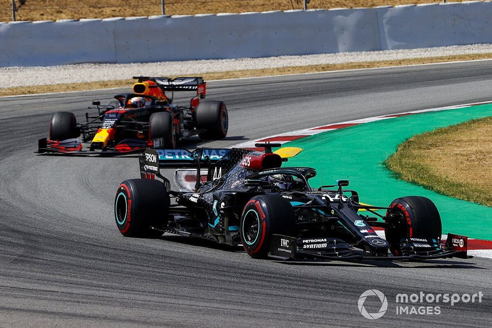 Lewis Hamilton, Mercedes F1 W11 EQ Performance, Max Verstappen, Red Bull Racing RB16