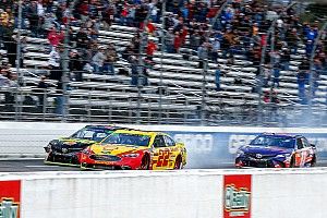 Truex le advierte a Logano: "No me ha ganado la maldita guerra"