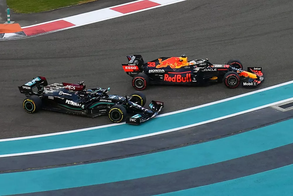 Max Verstappen, Red Bull Racing RB16B, battles with Lewis Hamilton, Mercedes W12