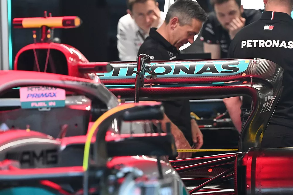 Aler&oacute;n trasero del Mercedes W13