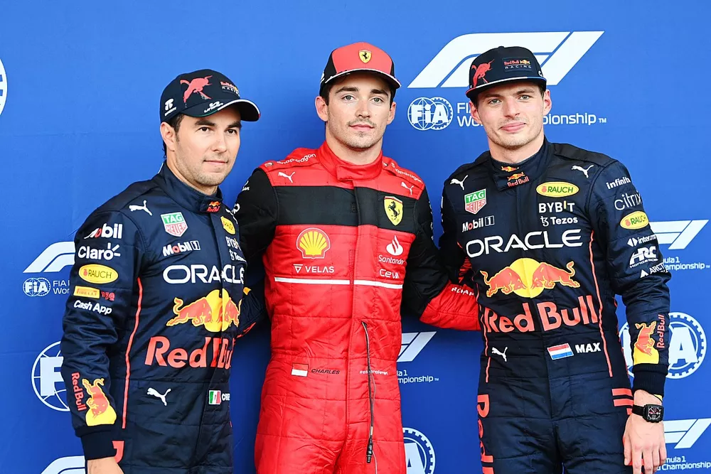Top drie kwalificaties Sergio Perez, Red Bull Racing, pole man Charles Leclerc, Ferrari, Max Verstappen, Red Bull Racing