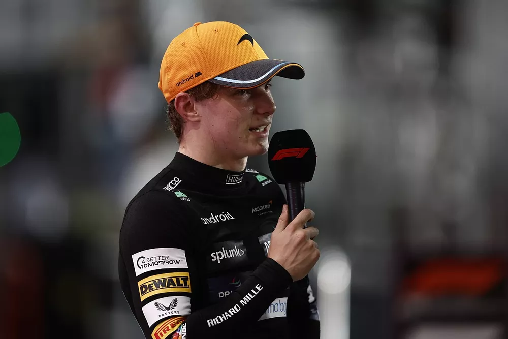 Oscar Piastri, McLaren, es entrevistado tras la clasificación