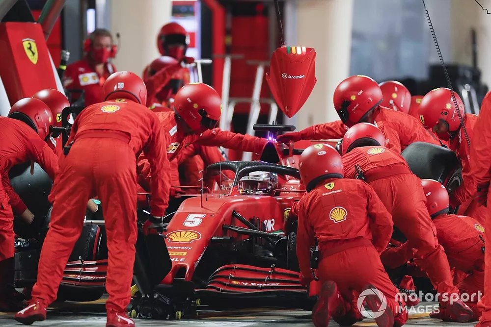 Sebastian Vettel, Ferrari SF1000, pit stop