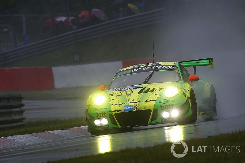 Nürburgring 24: Yakın geçen yarışta Porsche galibiyeti kazandı