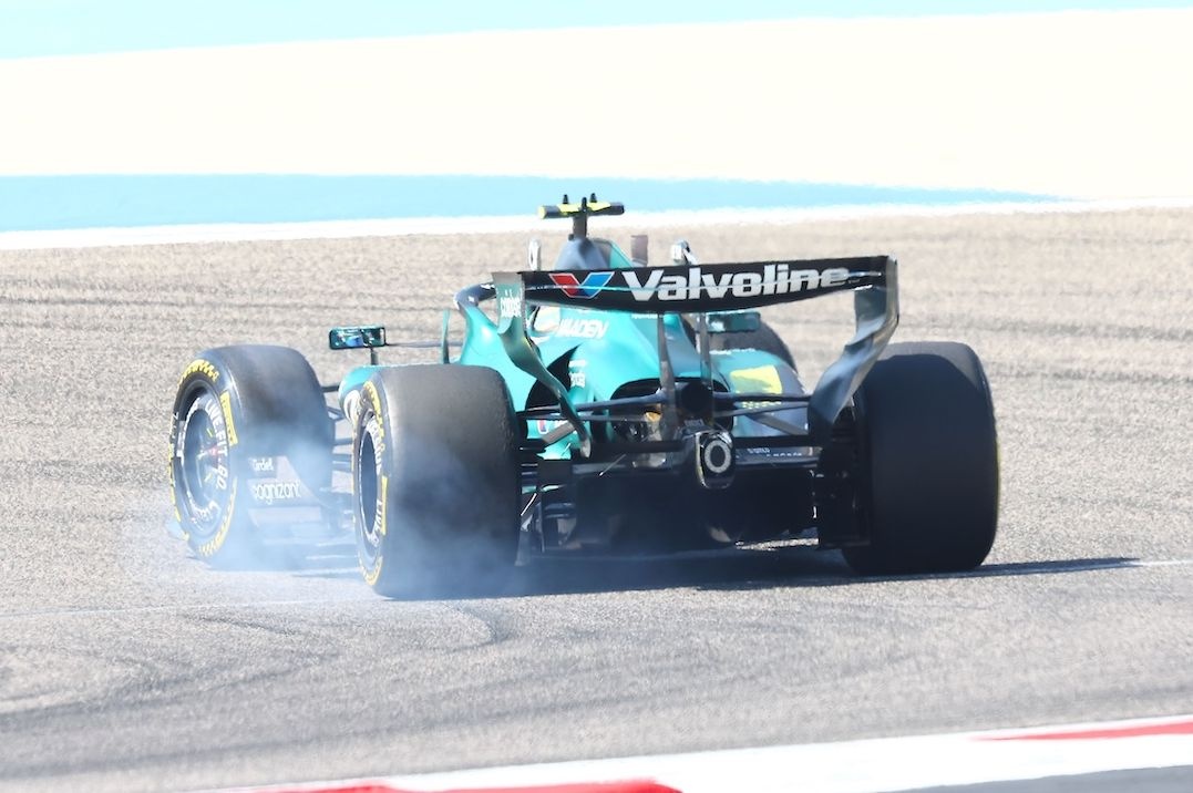 Problemas de 'juventud' en Aston Martin: "Hacemos la caja de cambios, la suspensión..."