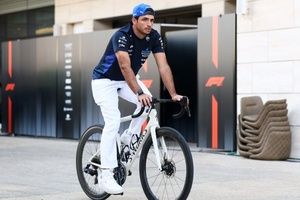 Sainz, pesimista en Qatar: "Somos los más lentos en curvas rápidas"