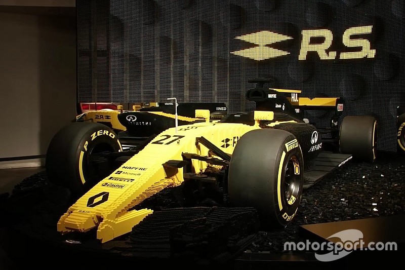 Közel 21 millió forintért kelt el a LEGO-ból épült F1-Renault