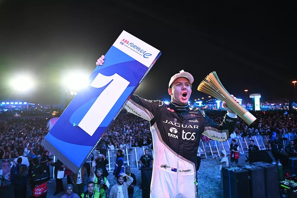 Nick Cassidy, Jaguar TCS Racing, 1st position, celebrates with his trophy