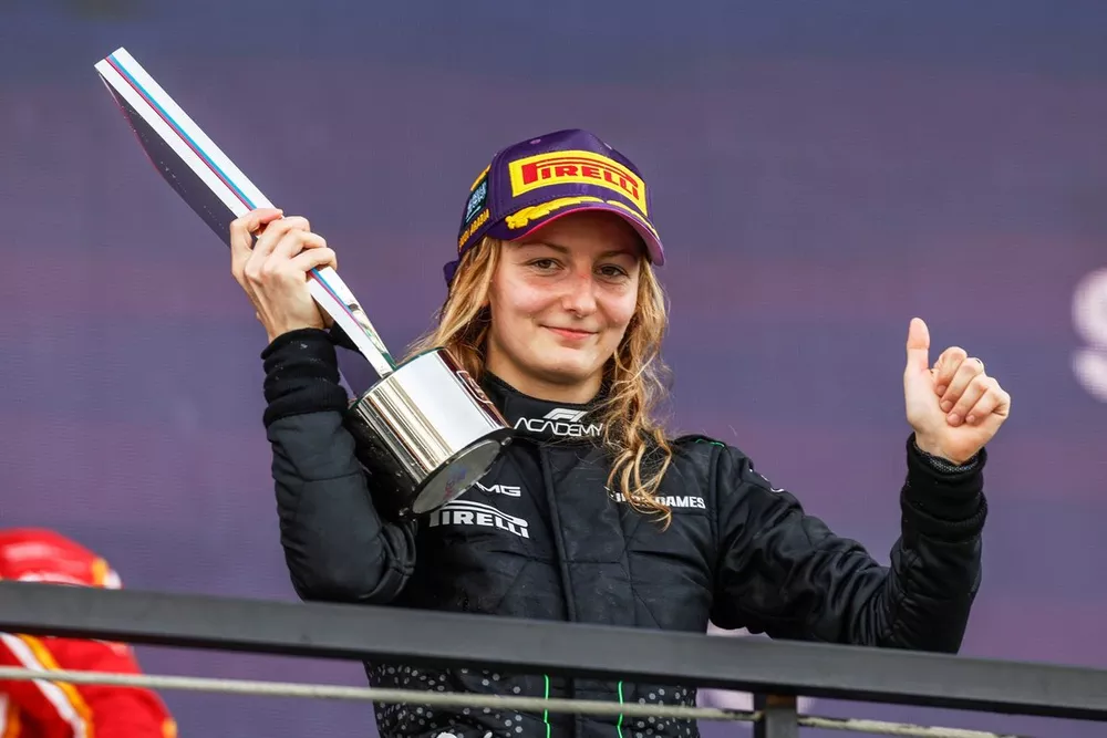 Podium: Race winner Doriane Pin, PREMA Racing