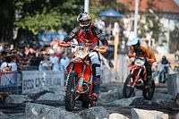 Jarvis na czele, Błażusiak &oacute;smy