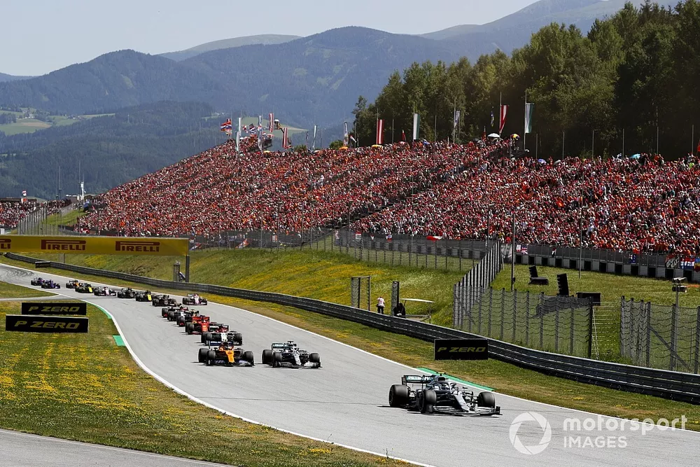 Valtteri Bottas, Mercedes AMG W10, leads Lando Norris, McLaren MCL34, Lewis Hamilton, Mercedes AMG F1 W10, Kimi Raikkonen, Alfa Romeo Racing C38, Sebastian Vettel, Ferrari SF90, Max Verstappen, Red Bull Racing RB15, and the remainder of the field at the start