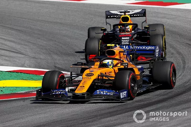 Lando Norris, McLaren MCL34, Max Verstappen, Red Bull Racing RB15