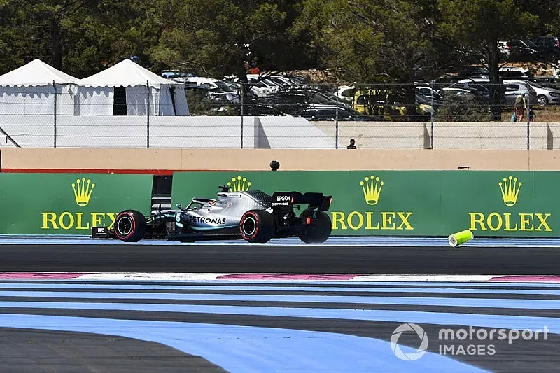Lewis Hamilton, Mercedes AMG F1 W10 runs wide 
