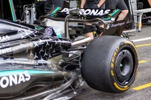 F1: Mercedes 'dá passo atrás' e leva para Hungria suspensão anterior