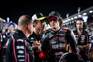 Por qu&eacute; la forma de trabajar de Bezzecchi recuerda en Aprilia a Valentino Rossi