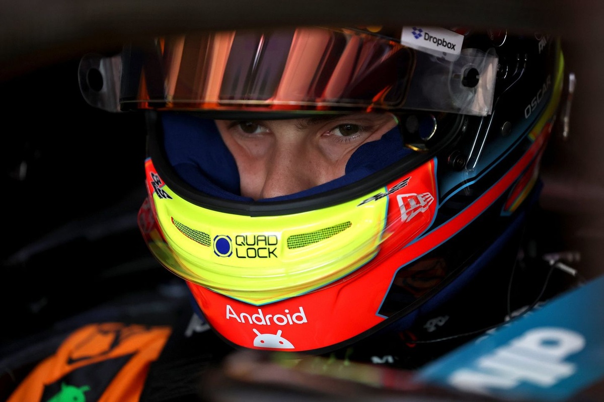 PSA10ルーキーピアストリOSCAR PIASTRI RC REFRACTOR PSA10ルーキーピアストリOSCAR PIASTRI RC REFRACTOR