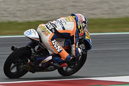 Moto3 Silverstone: Oettl opent met snelste tijd