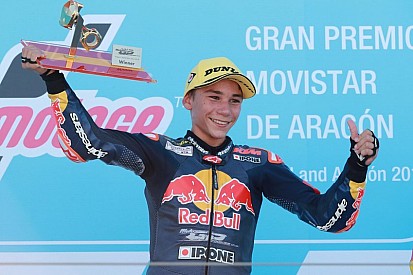 Rookies Cup Aragon: 1. yarışı kazanan Deniz, şampiyona ikinciliğine yakın