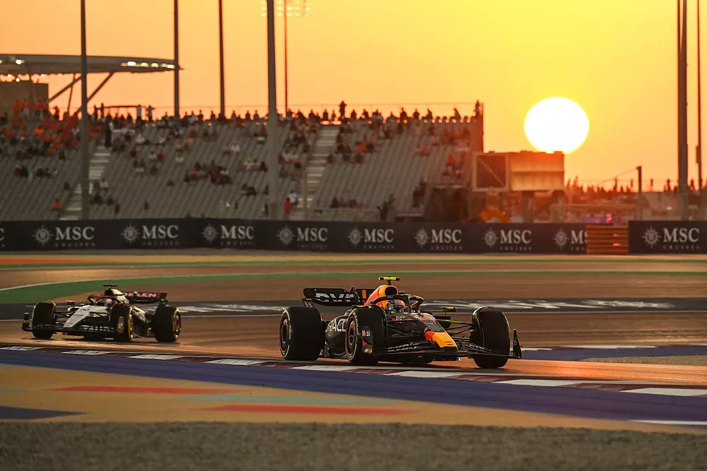Sergio P&eacute;rez, Red Bull Racing RB19, Liam Lawson, AlphaTauri AT04