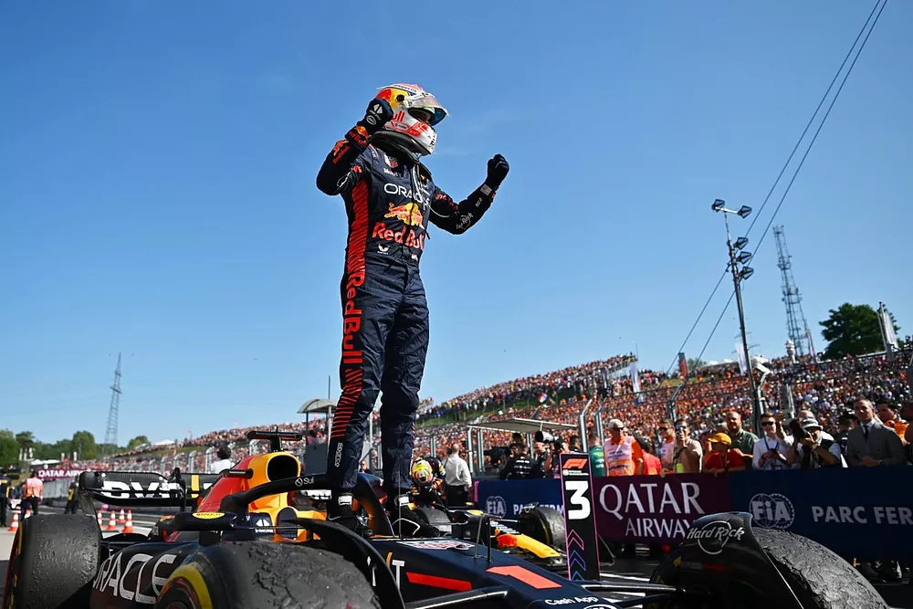 Winner Max Verstappen, Red Bull Racing RB19
