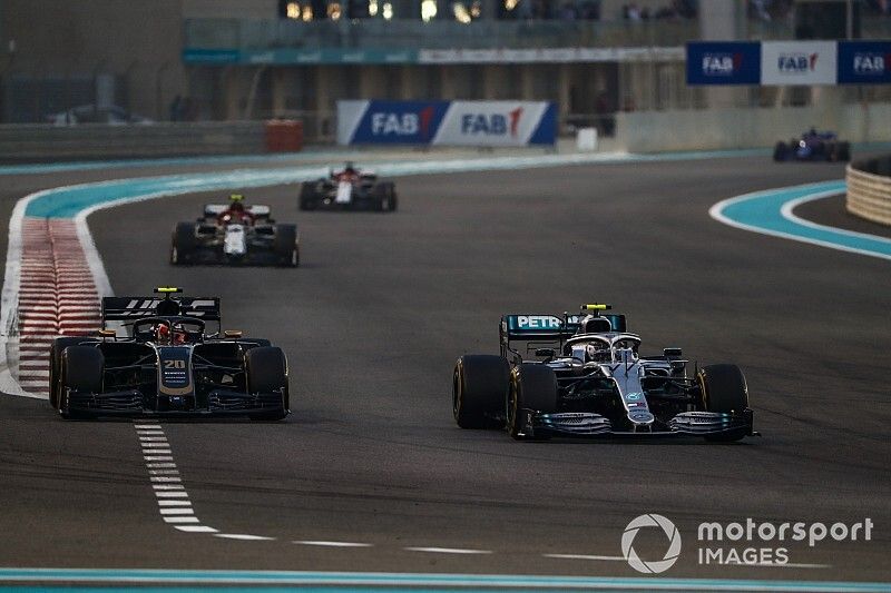 Valtteri Bottas, Mercedes AMG W10, Kevin Magnussen, Haas F1 Team VF-19, Antonio Giovinazzi, Alfa Romeo Racing C38, y Kimi Raikkonen, Alfa Romeo Racing C38