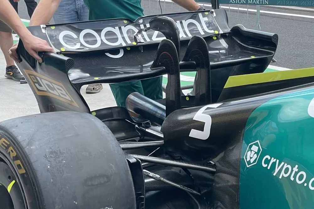 Alerón trasero del Aston Martin AMR22