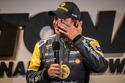 Christian Fittipaldi se emociona em homenagem surpresa em Daytona