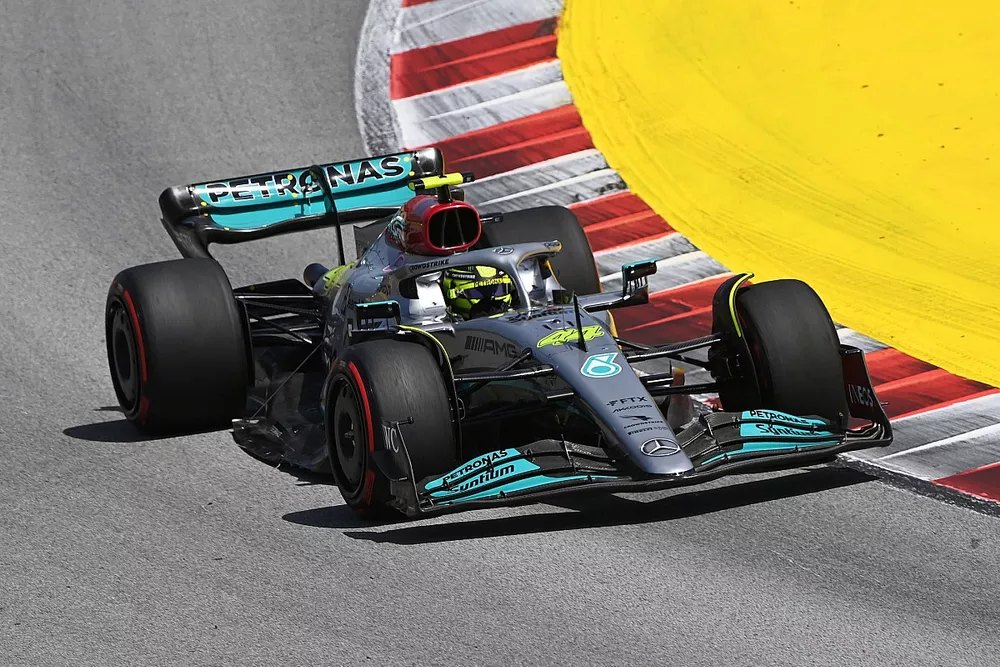 Lewis Hamilton, Mercedes W13 