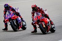 Bagnaia wygrał, Martin upadł