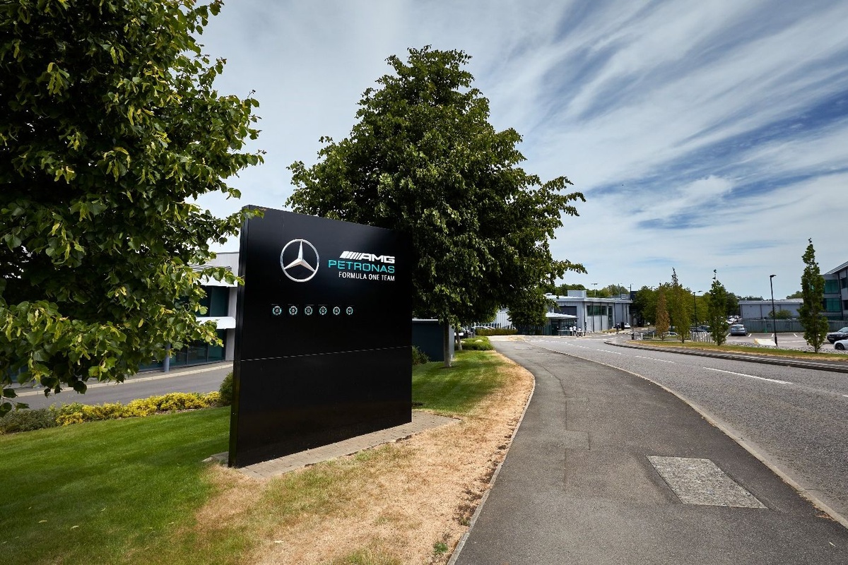 F1: O que acontece de fato nas fábricas durante as férias no meio do ano?