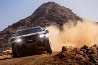 Cristina Guti&eacute;rrez trat&oacute; de seguir a Al Attiyah por el vuelco de Loeb