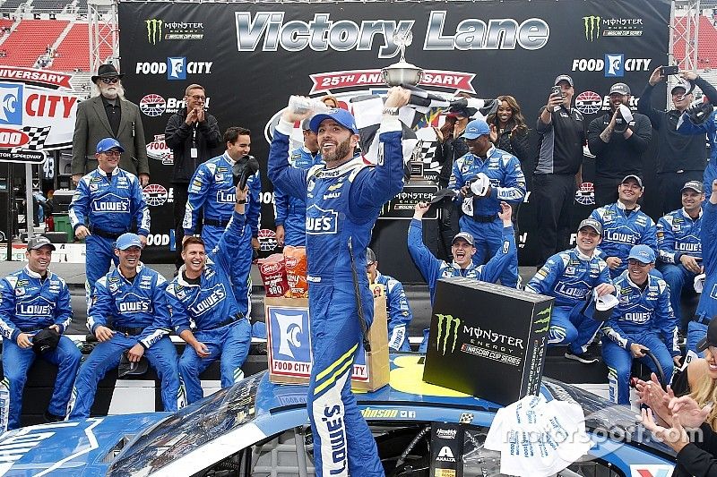 Race winner Jimmie Johnson, Hendrick Motorsports Chevrolet