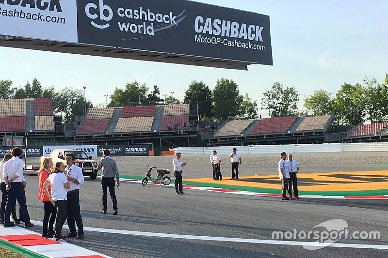 Chicane Barcelona, Carmelo Ezpeleta CEO de Dorna y Takeo Yokoyama, Director T&eacute;cnico Honda