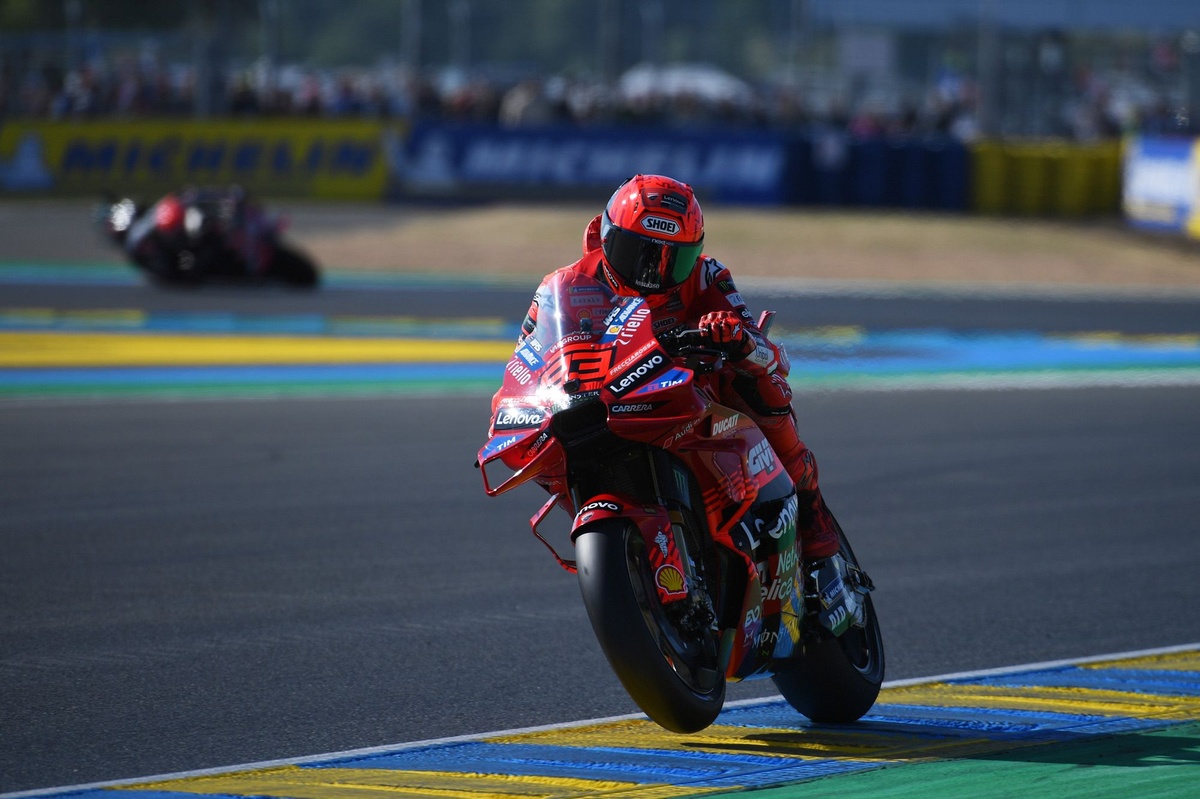 https://cdn-6.motorsport.com/images/amp/YKE7EGk0/s6/marc-marquez-ducati-team.jpg
